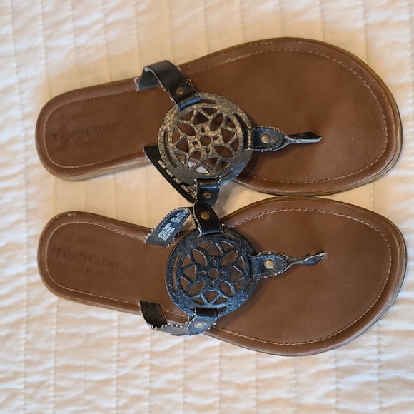 Sandals - Picture 2 of 3